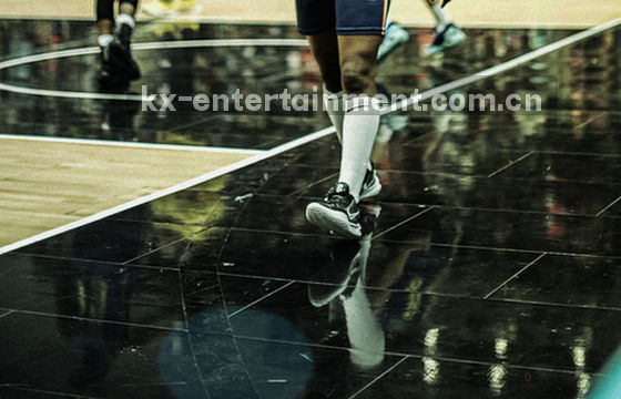 平板与笔记本线稿轮廓，屏幕上以高亮区块标出分类页的入口位置